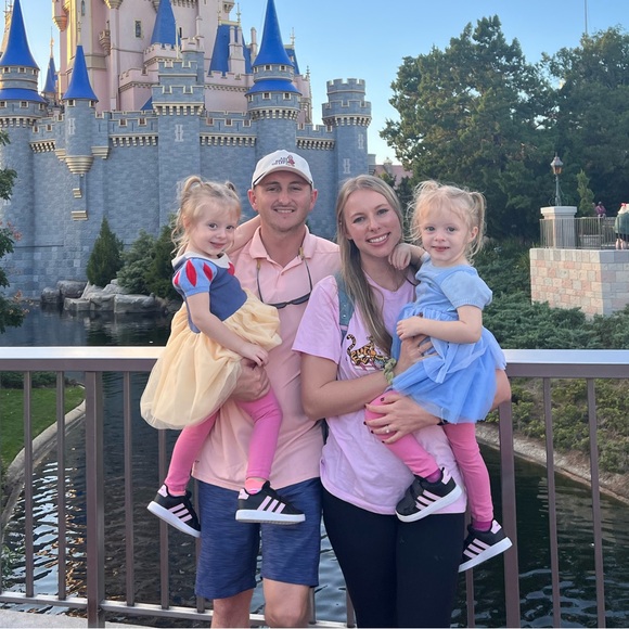 Meet your Posher, Taylor - Picture 2 of 4